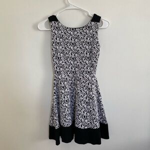 Women’s black&white Dress